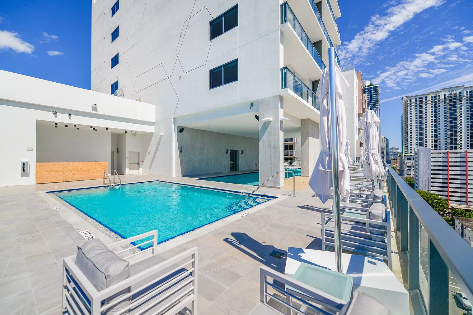 1 bed, 1.0 bath, 570 sqft, $6,585 — Photo 3