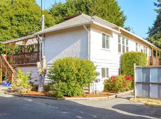2920 Shakespeare St, Victoria, BC V8R 4H4