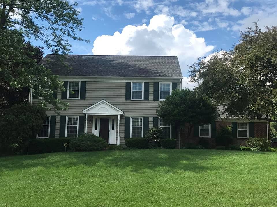 2nd image of 1007 Amberly Ct