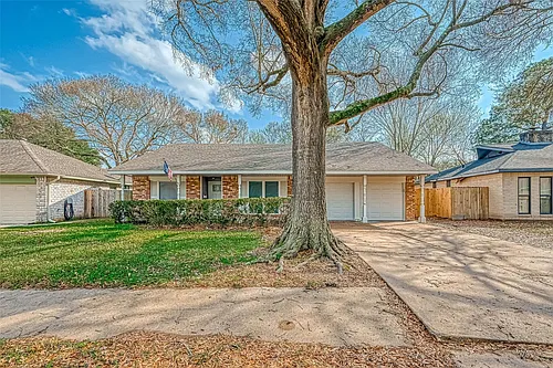 910 Redway Ln Photo 1