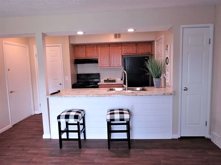 Princeton Square Apartments — Photo 8