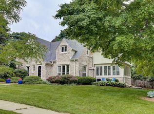 6264 N Bay Ridge Ave, Whitefish Bay, WI 53217