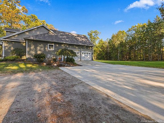 3rd image of 3164 Jamestown Ln
