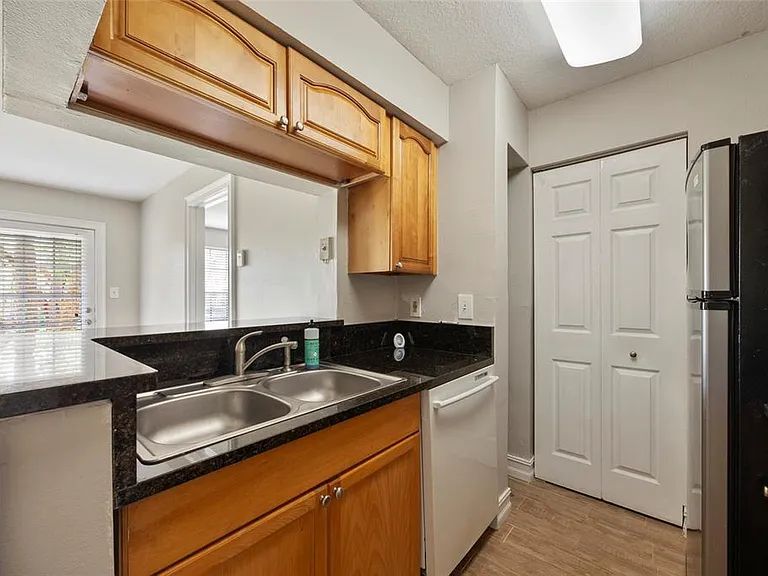 241 Afton Sq #103 — Photo 6