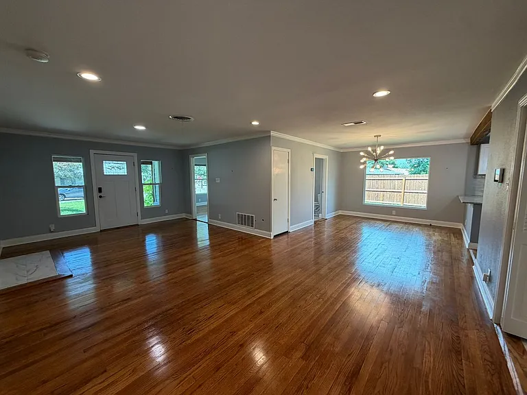 2555 W Kings Hwy — Photo 6
