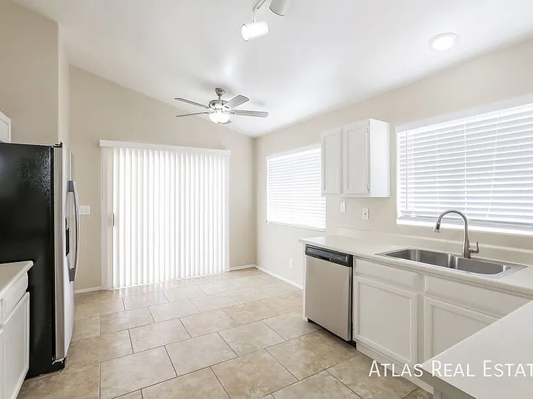 6398 Cedar Breaks Ave — Photo 5