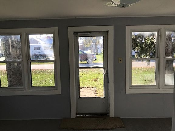 4th image of 140 Lemmon St