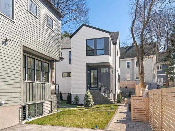 10 Thingvalla Ave, Cambridge, MA 02138