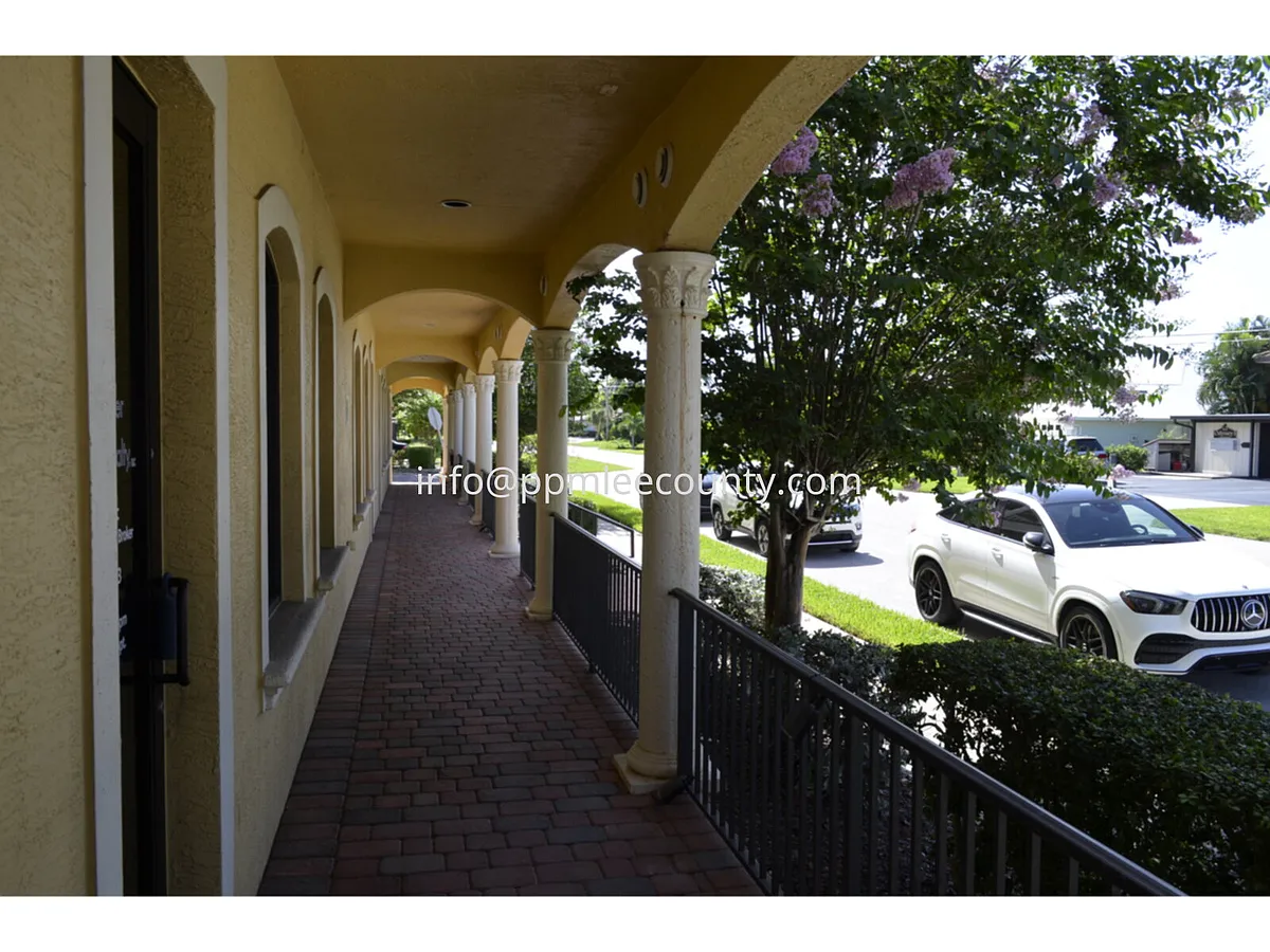 Building Photo - 1625 SE 46th St #2B