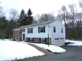 7 Meadowbrook Dr, Andover, MA 01810