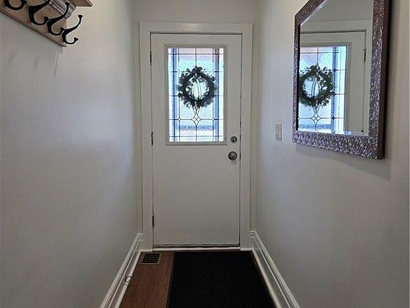 2nd image of 125 Cavell Ave