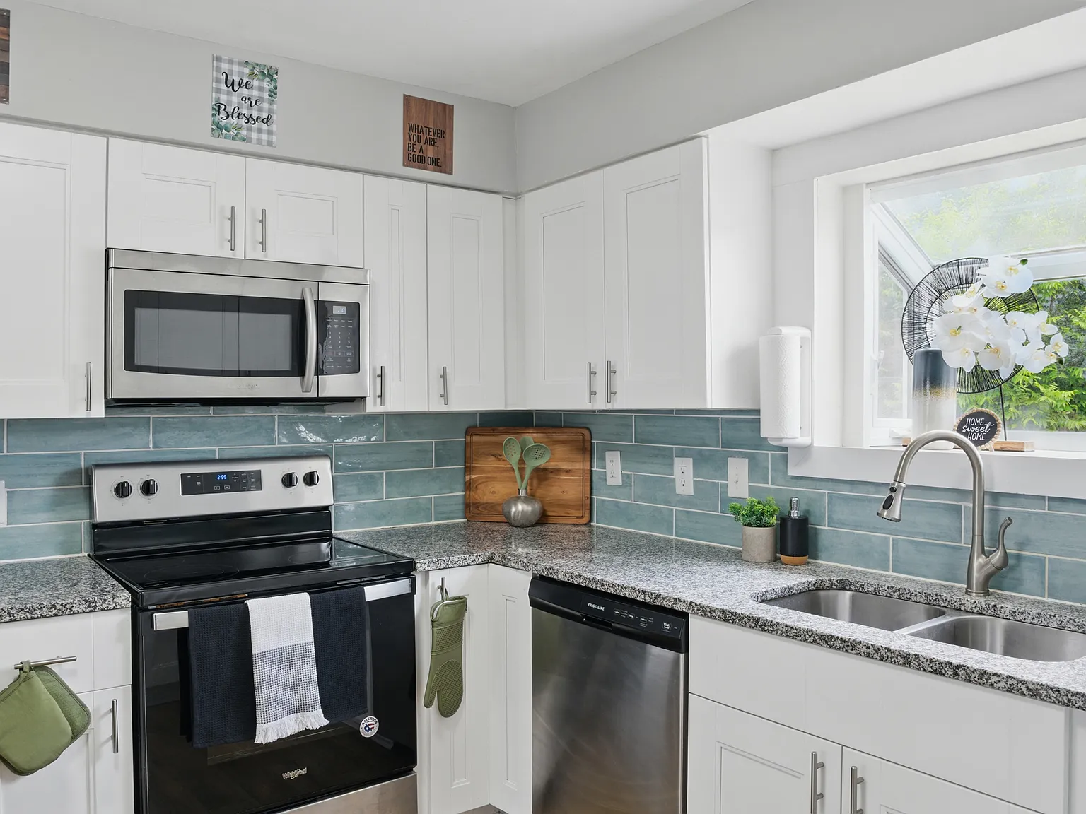 4 bed, 1378 sqft, $2,450 — Photo 3