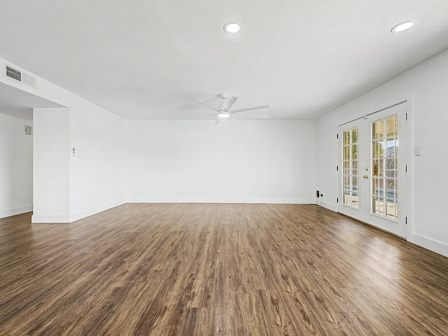 3236 E Windrose Dr — Photo 4