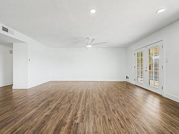 4th image of 3236 E Windrose Dr