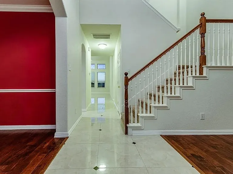 9033 Portage Ln — Photo 7