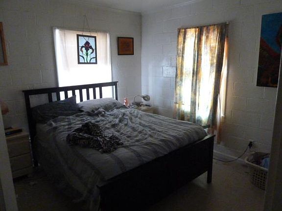 5th image of 914 Walnut Dr APT A