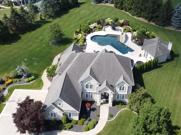 5849 E 105th Pl, Winfield, IN 46307