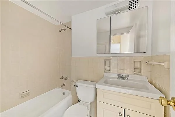 Sold by Exclusive Properties Sotheby's International Realty | media 50