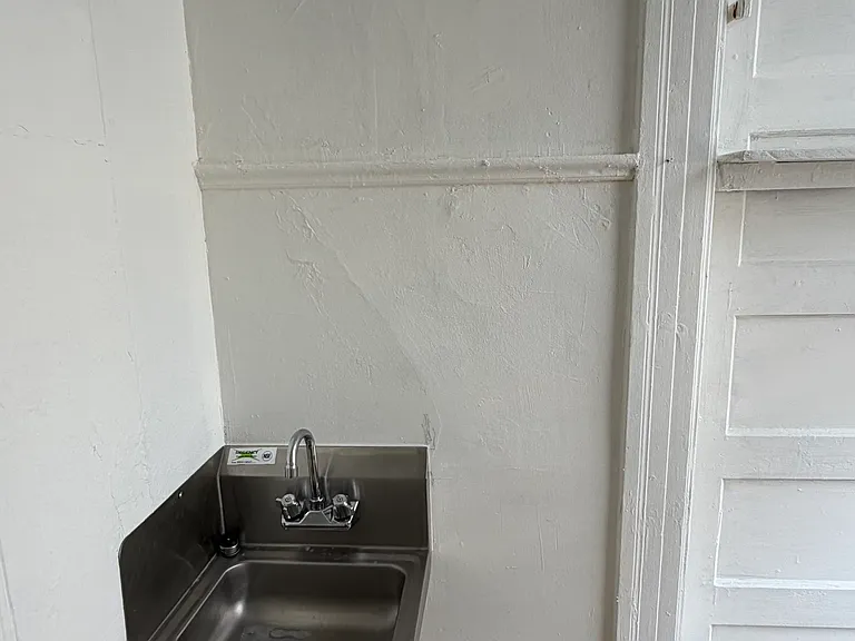 754 Broadway #6 — Photo 3