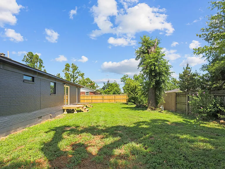 809 Carson Dr — Photo 27