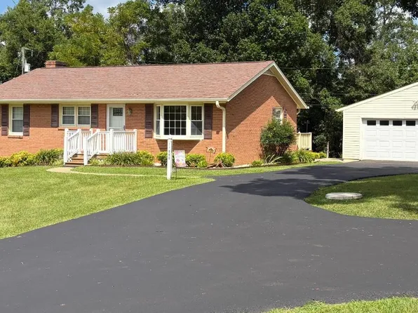 11068 Leesville Rd, Evington, VA 24550