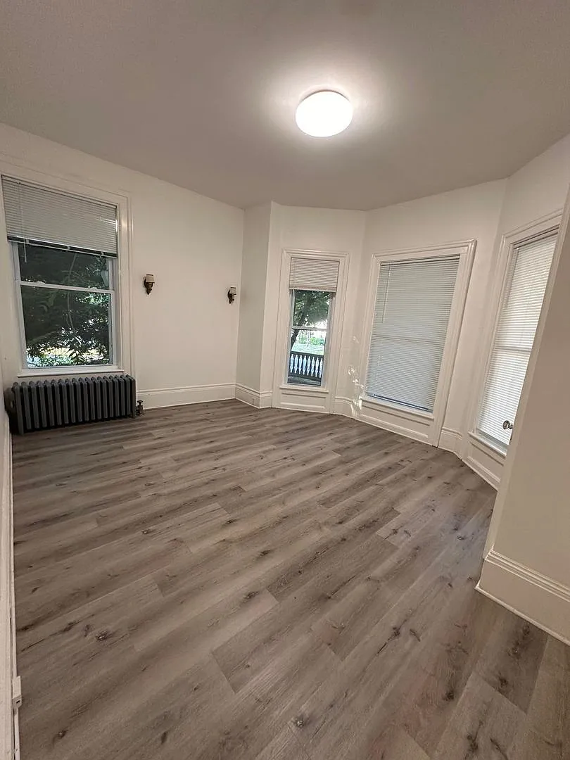1403 Main St — Photo 1