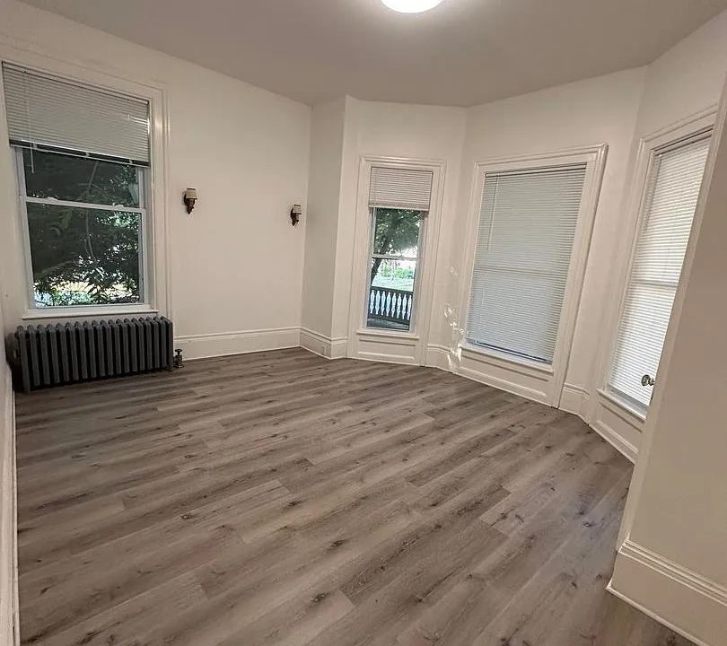 1403 Main St