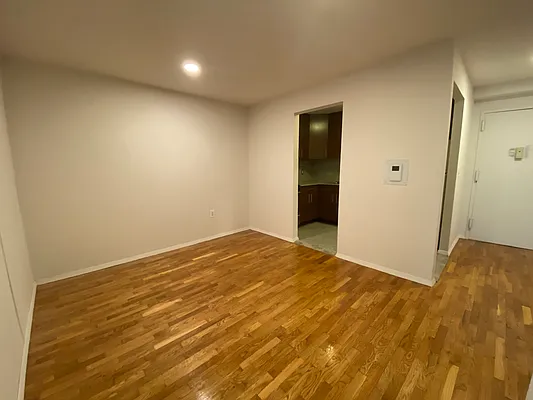 Rented by AZ REALTY NYC LLC | media 17