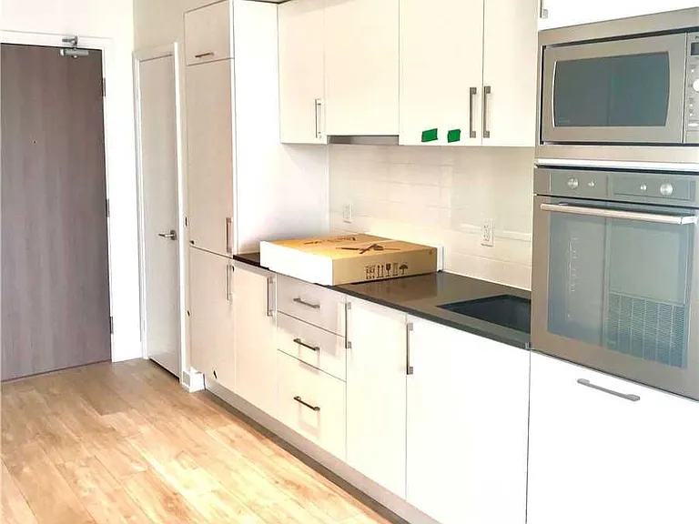 27 Bathurst St #1105W — Photo 5