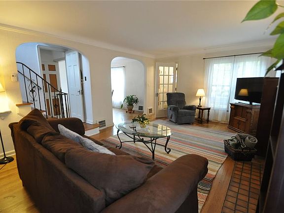 2nd image of 3167 W 160th St