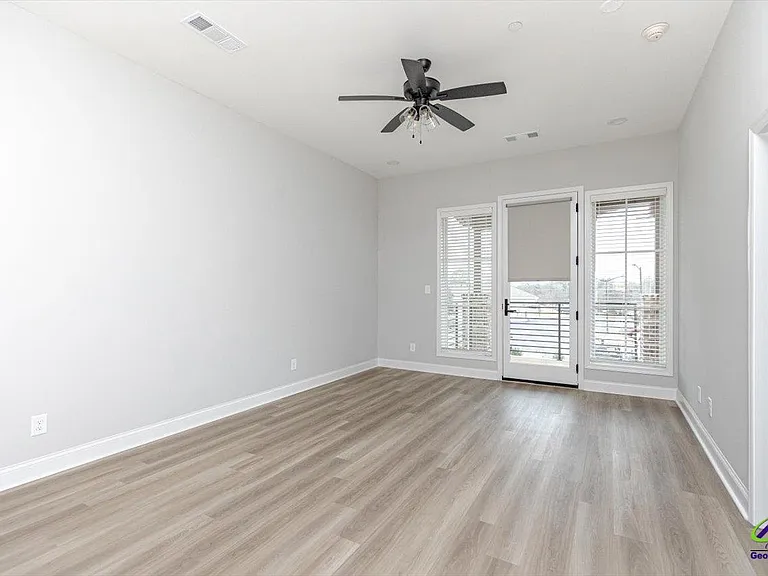 1013 Northside Dr — Photo 36