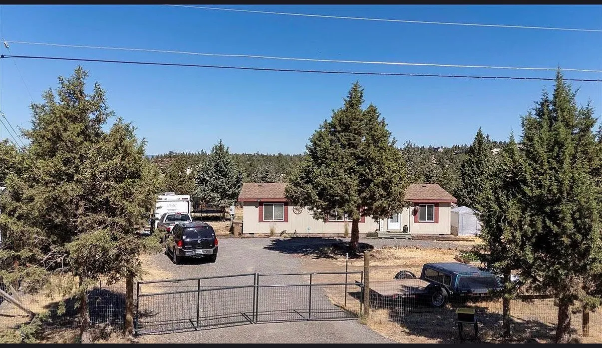 3 bed, 1401 sqft, $2,400 — Photo 2