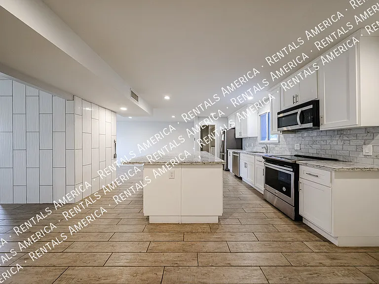 3213 S Albert Ave — Photo 13
