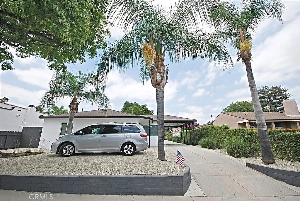 3 bed, 1.5 bath, 1190 sqft, $3,700 — Photo 1