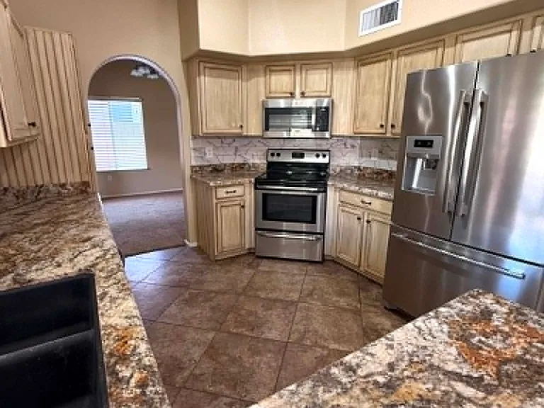 5200 W Shannon St — Photo 3