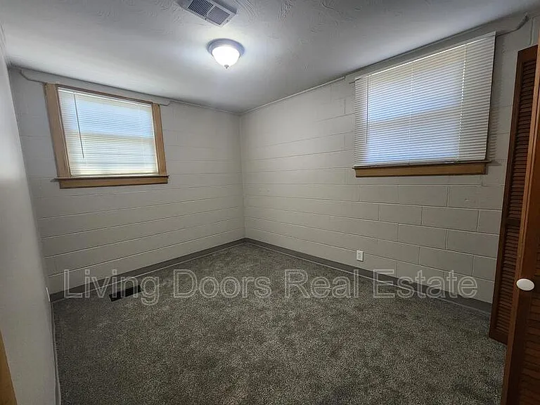 849 S 45th St — Photo 6