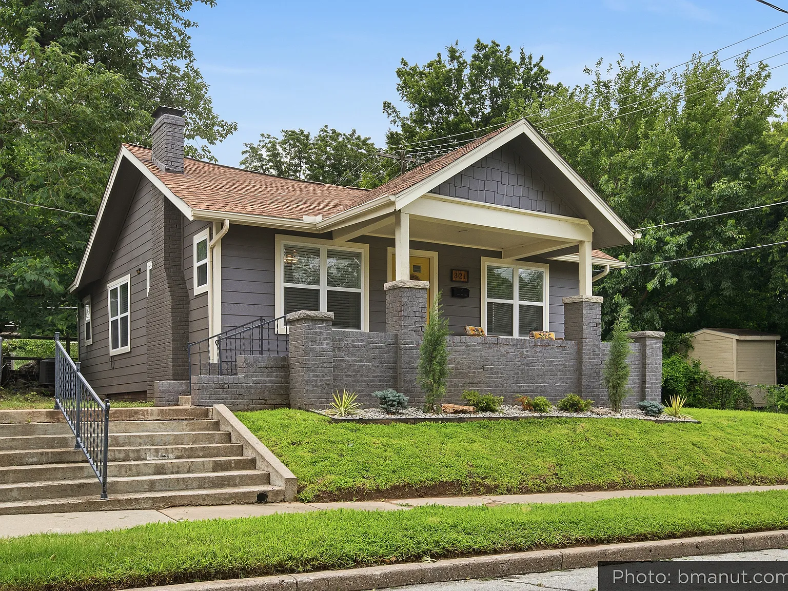 321 N Xenophon Ave — Photo 2