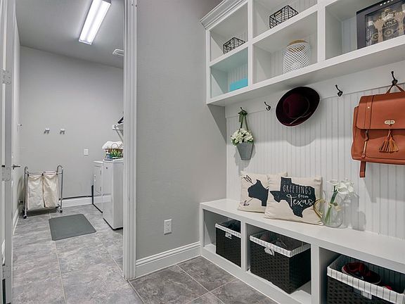 4th image of 5201 Canary Pl