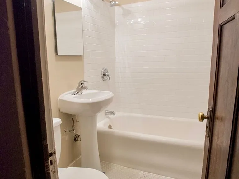 1720 E Newton Apartments — Photo 10