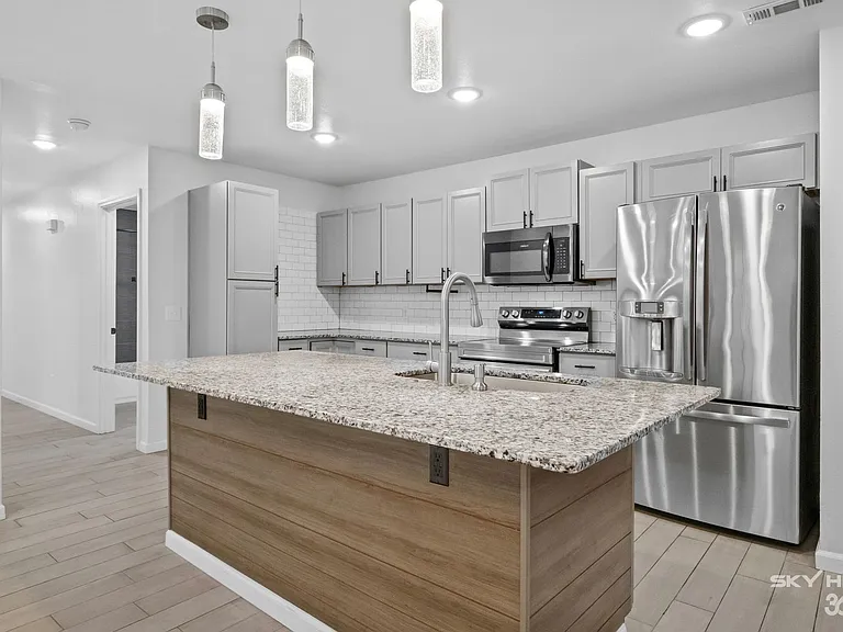 731 S Erika Ave — Photo 6