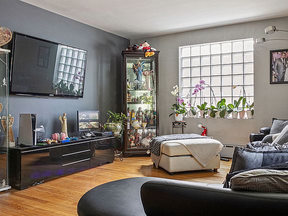 4th image of 1801 Oak Park Ave