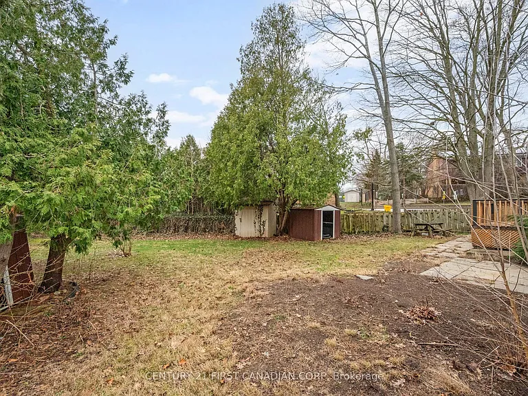 1326 Commissioners Rd W — Photo 24
