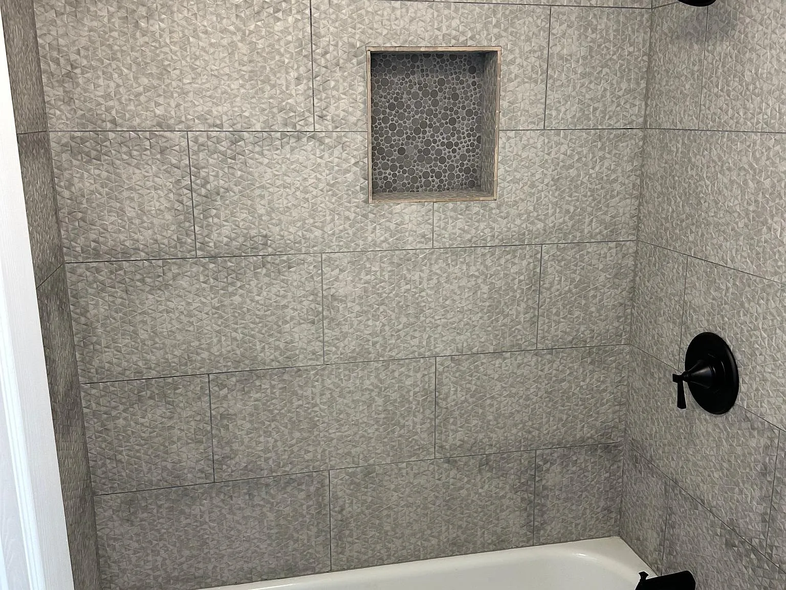 1 bed, 784 sqft, $1,950 — Photo 4