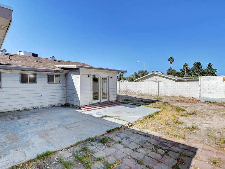 5250 Camden Ave — Photo 15