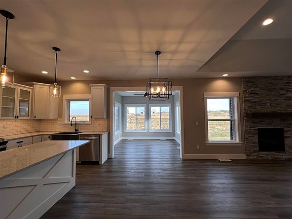 3rd image of 80 S Seven Oaks Rd