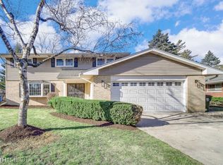 1808 Buckthorn Dr, Mount Prospect, IL 60056