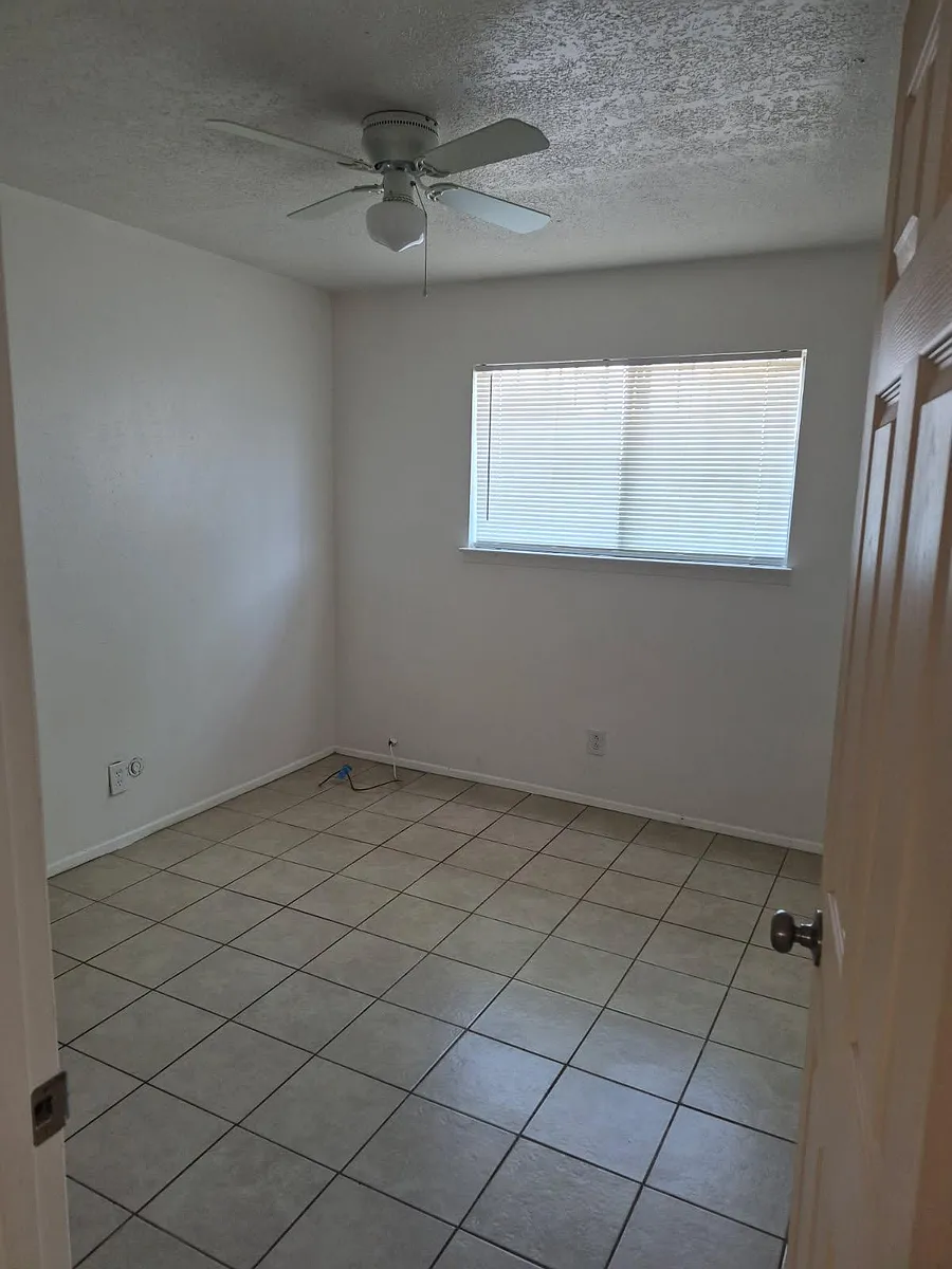Building Photo - 3437 Crest Ave SE #1