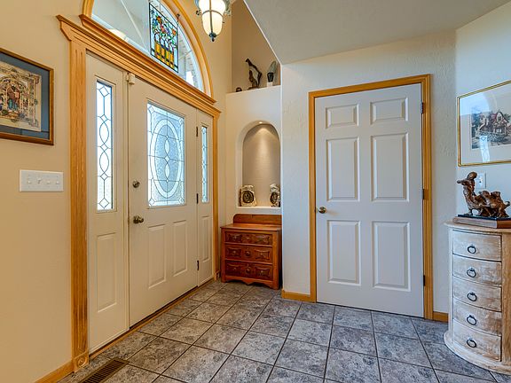 A2 - Entry Way 1.jpg