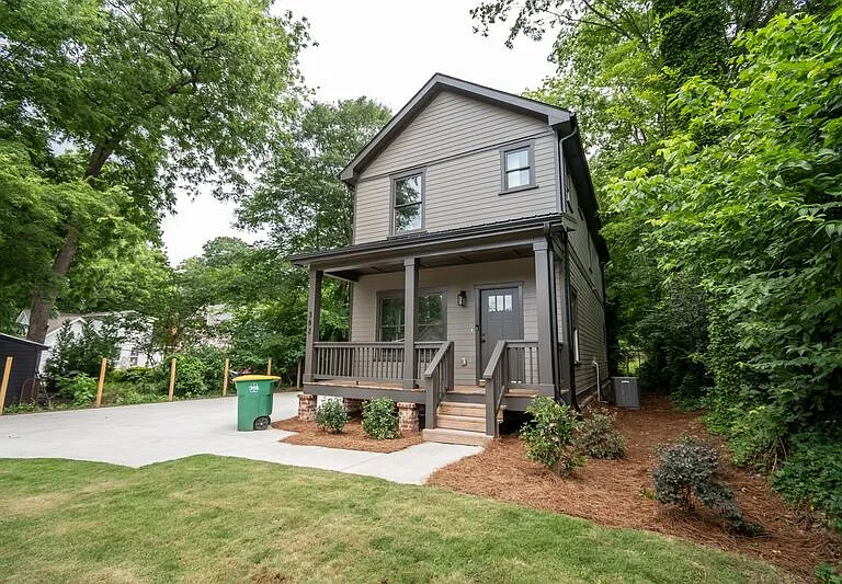 382 N Chase St — Photo 2