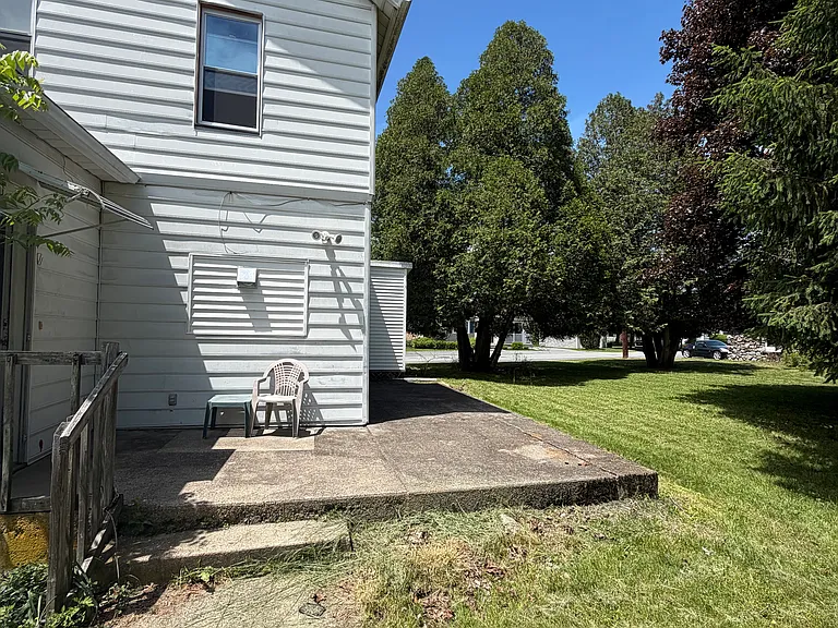 8 Avenue A — Photo 13